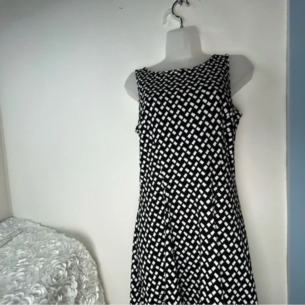 New York & Company Black/White Square Shapes Swing Dress Small‎
